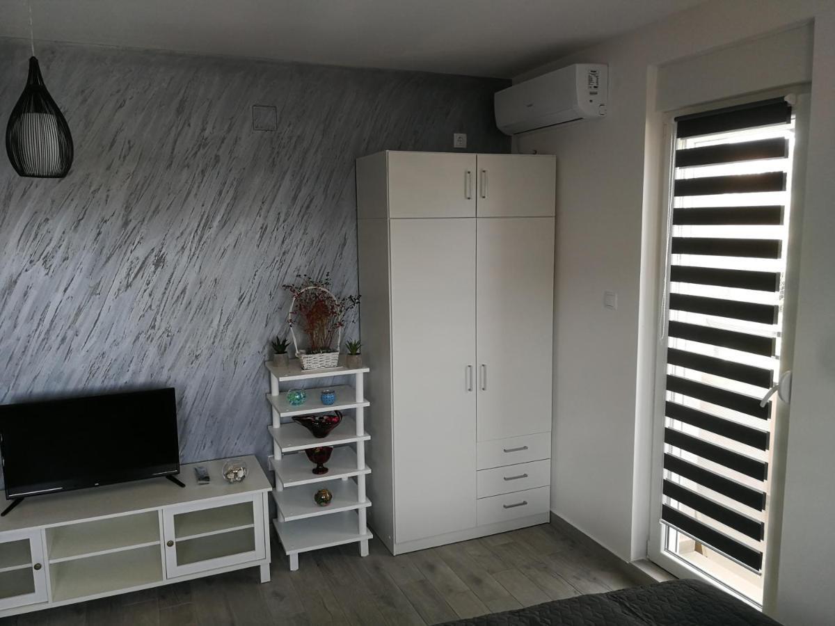 Danica Lägenhet Sremska Mitrovica Exteriör bild