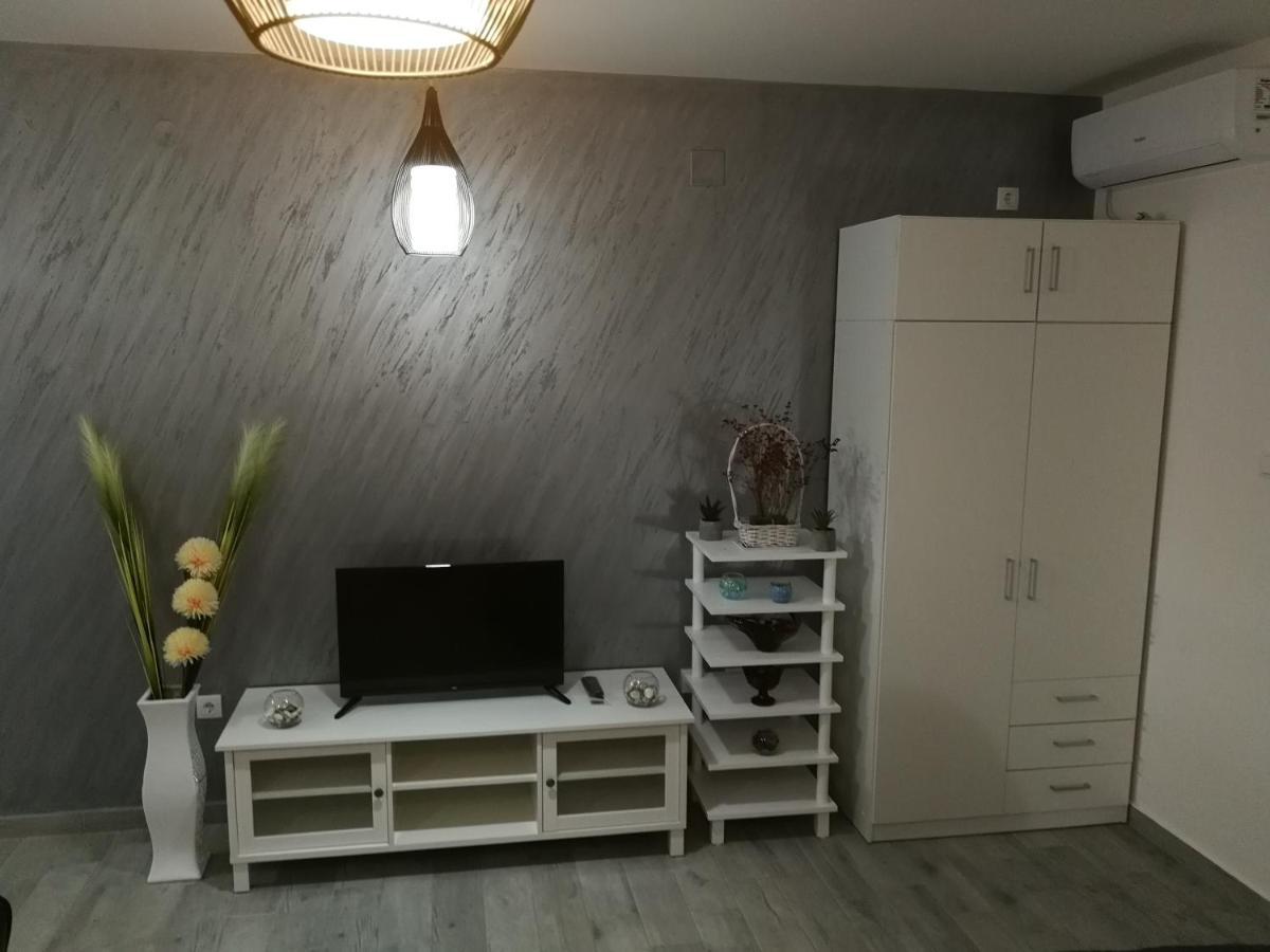 Danica Lägenhet Sremska Mitrovica Exteriör bild