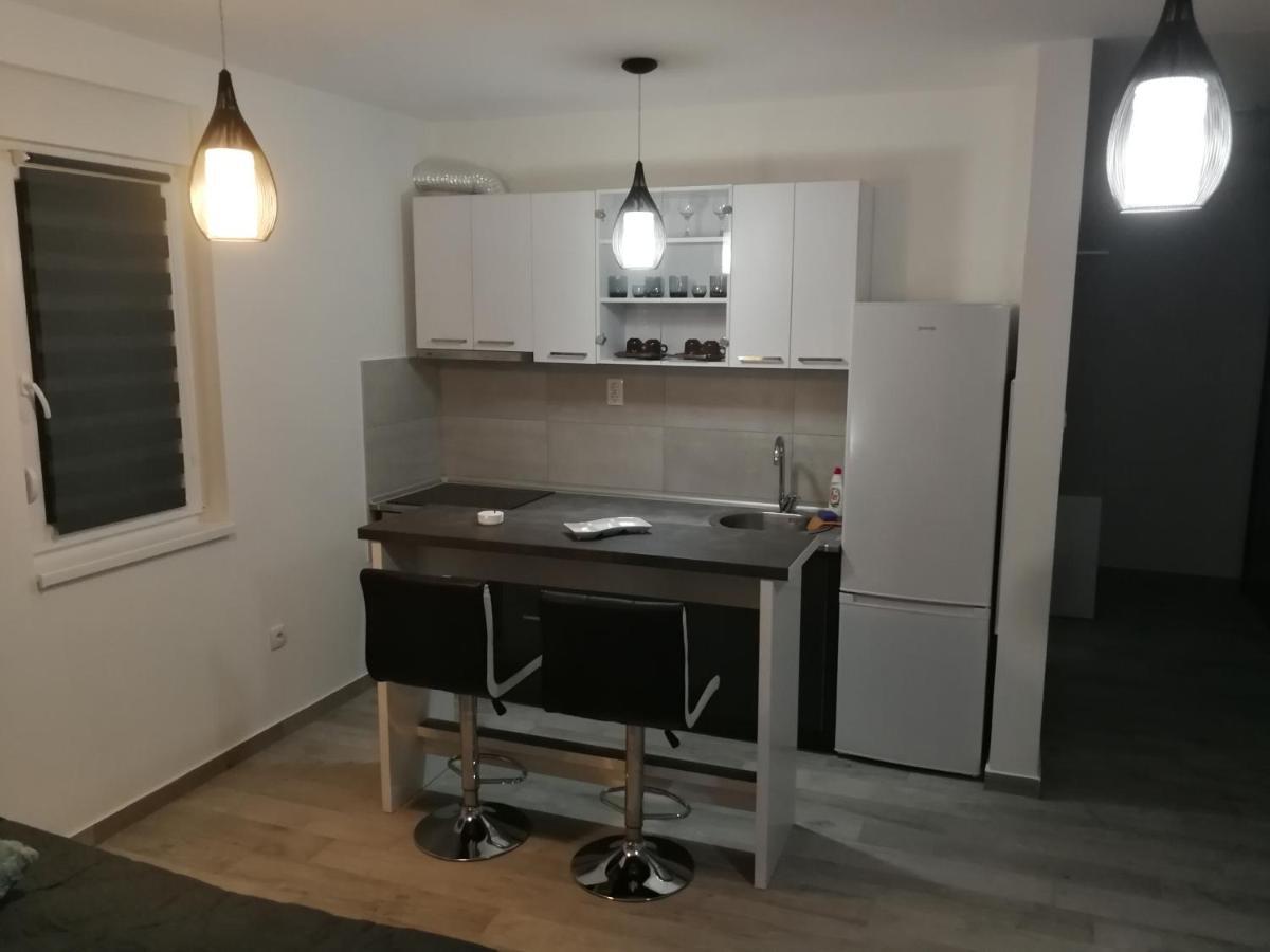 Danica Lägenhet Sremska Mitrovica Exteriör bild