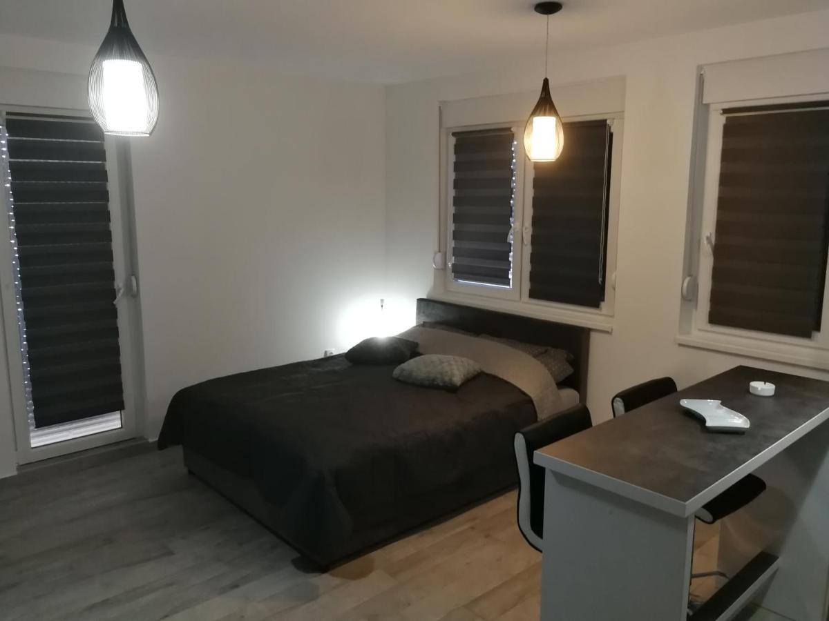 Danica Lägenhet Sremska Mitrovica Exteriör bild
